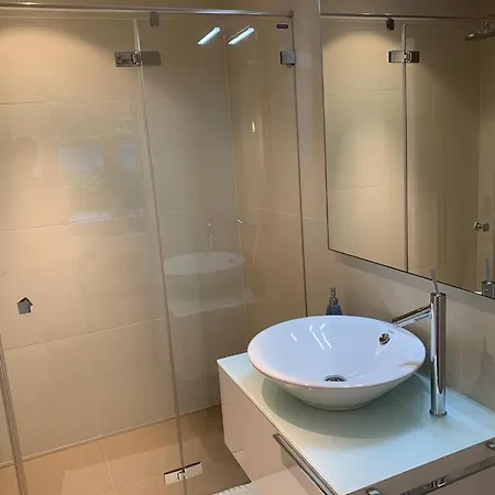 Modernes An Traumlage In Lugano Mit Seesicht *